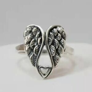 Vintage Style Silver Tone Angel Wing Heart Ring